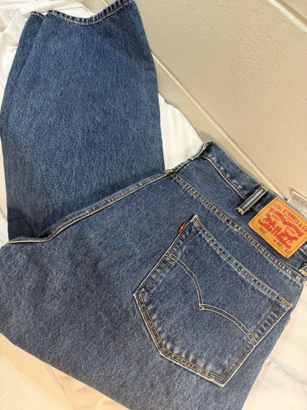 Levi's 550 Relaxed Fit Jeans Mens 42x32 Blue Medium Wash Tapered Leg 100% Cotton